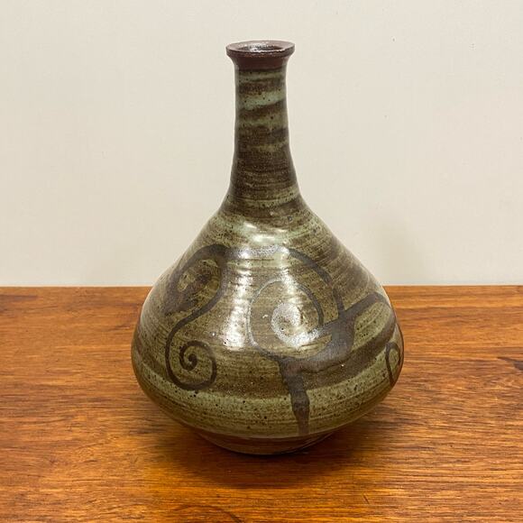 Vintage Studio Pottery Stoneware Bud Vase Swirl Design Artist Signed Pennebacker - Picture 11 of 11